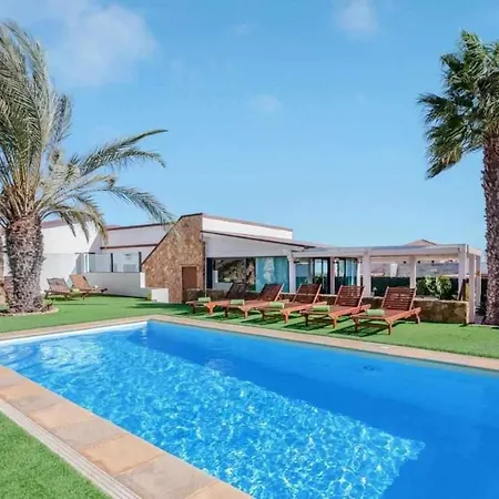 Villa Cobas Con Piscina Y Privada