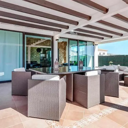 Вилла Cobas Con Piscina Y Privada Трикивихате